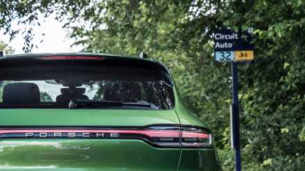 2021 Porsche Macan S-2