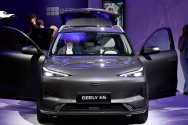 China's domestic car demand stays weak but exports strengthen