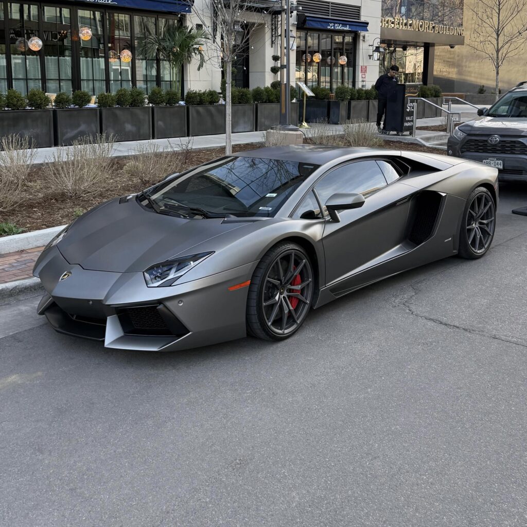 Lamborghini Aventador [3378x3378]
