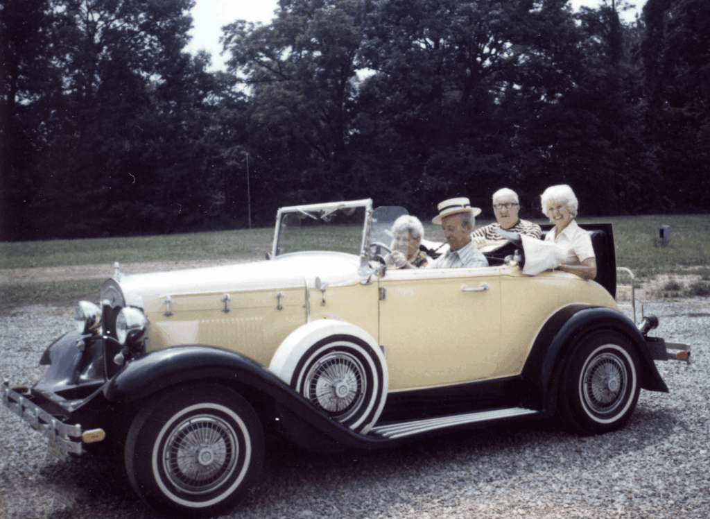 Can anyone ID the make and year of this car?