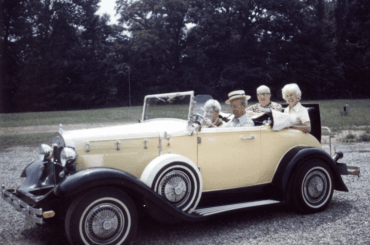 Can anyone ID the make and year of this car?
