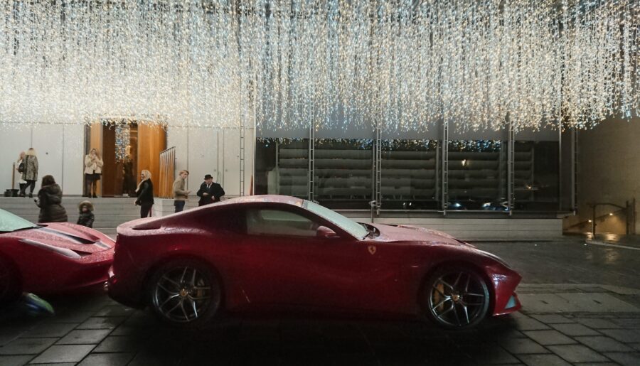 Ferrari F12, outside a London hotel. (5504×3096)