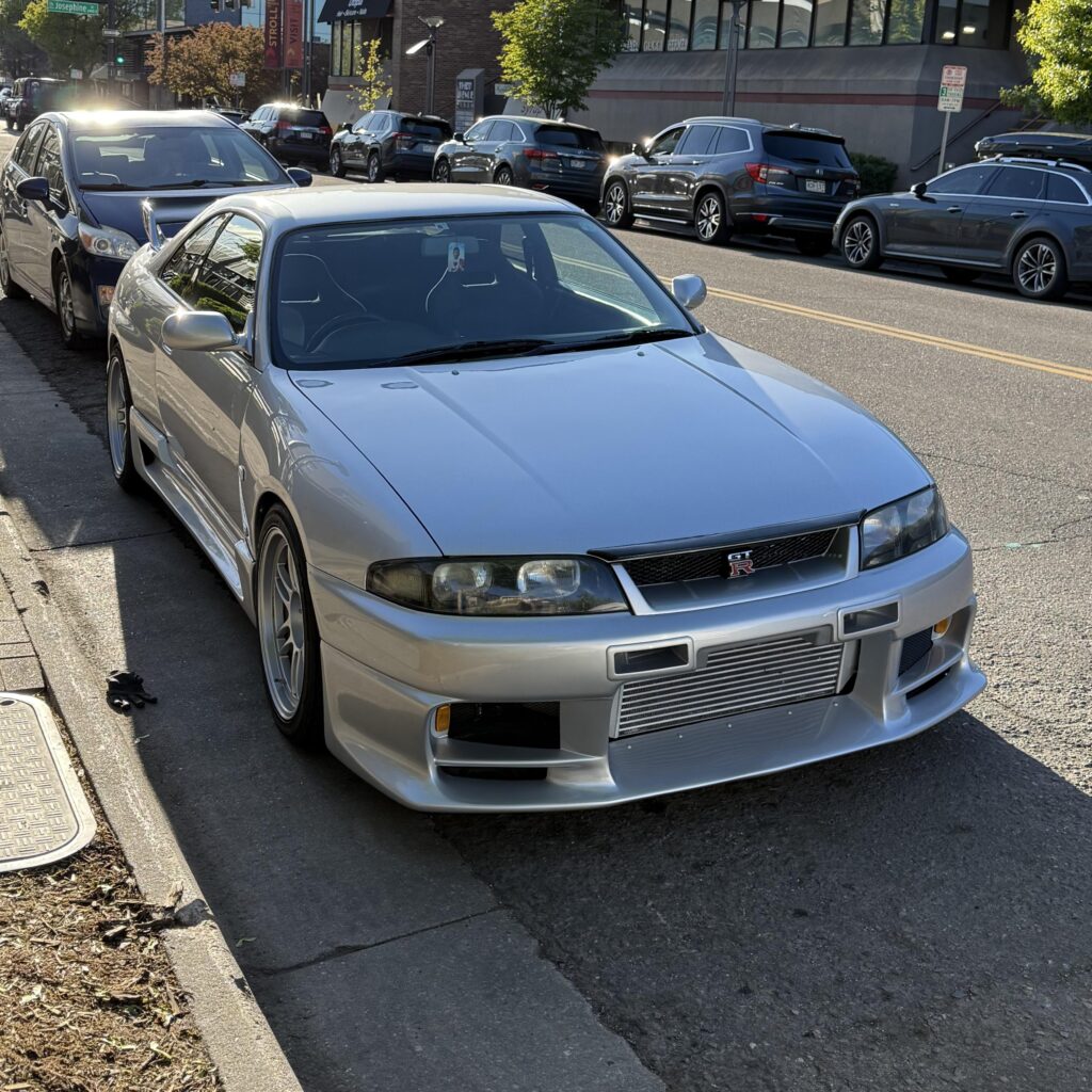 Nissan R33 GTR [3379x3379]