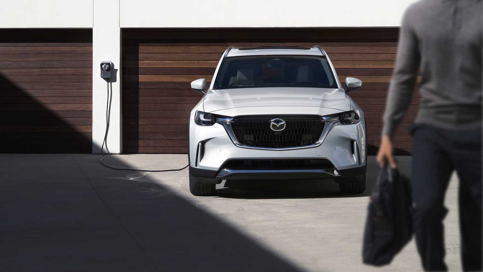 2024 Mazda CX-90 charging