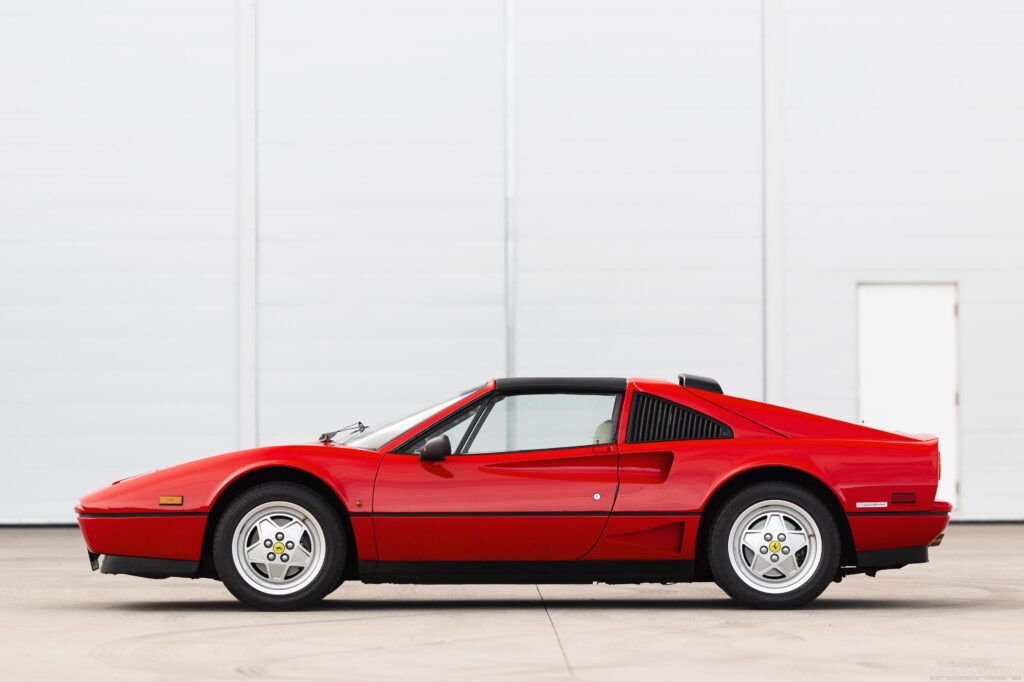 Ferrari 208 GTS Turbo (1 of 250). [OC] [3840x2560]