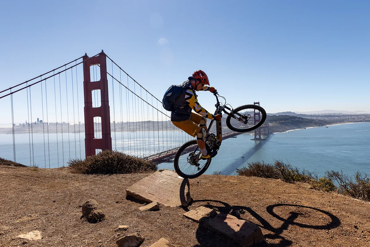 Mountain biker in front of the Goldan Gate Bridge