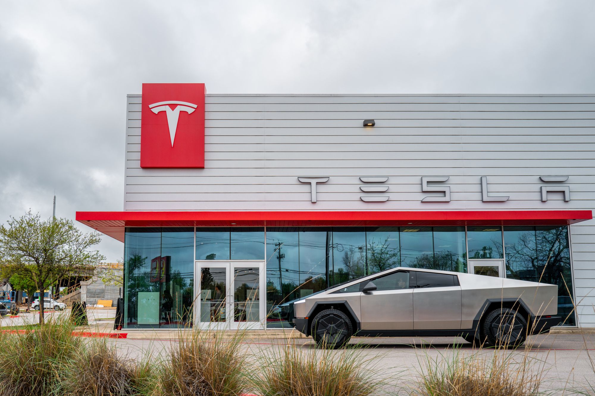 All 173 Tesla RWD Cybertrucks have been recalled due to an issue that can result in the vehicles’ wheels falling off