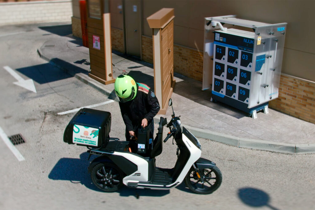 Nuuk Mobility - Vmoto Battery swapping - THE PACK - Electric Motorcycle News