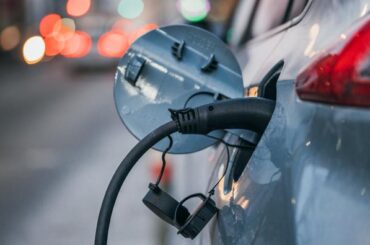 Smart AI charging can extend electric car battery life