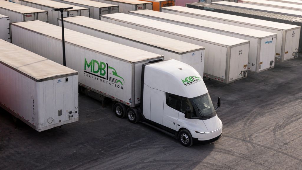 MDB Transportation's Tesla Semi moving containers in a three-week pilot drayage program in Los Angeles, California.