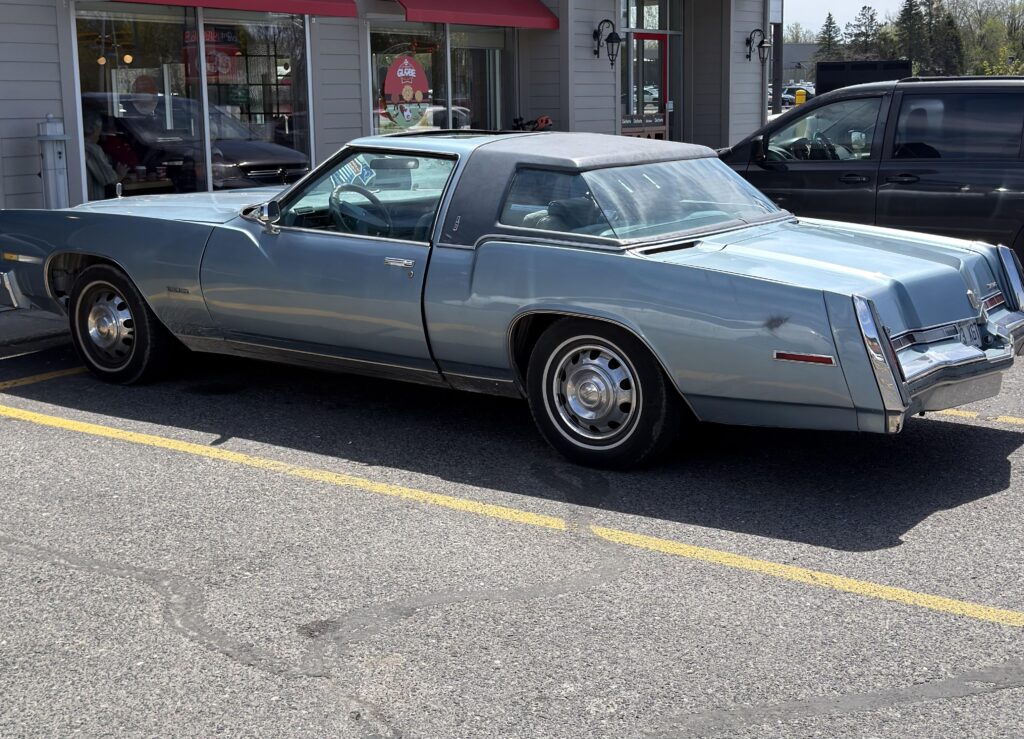 I spotted a Oldsmobile Tornado today !
