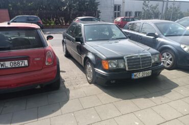 Hidden between cars [Mercedes 500E]