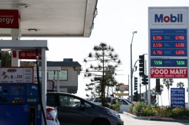 $4.55 Gas Still Isn’t Convincing America to Buy EVs