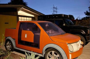 1999 Ford 24/7 pickup concept in someone's front yard in LA.