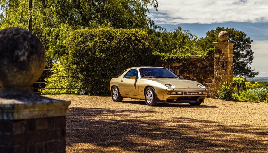 Porsche 928 S (1600 x 1067)