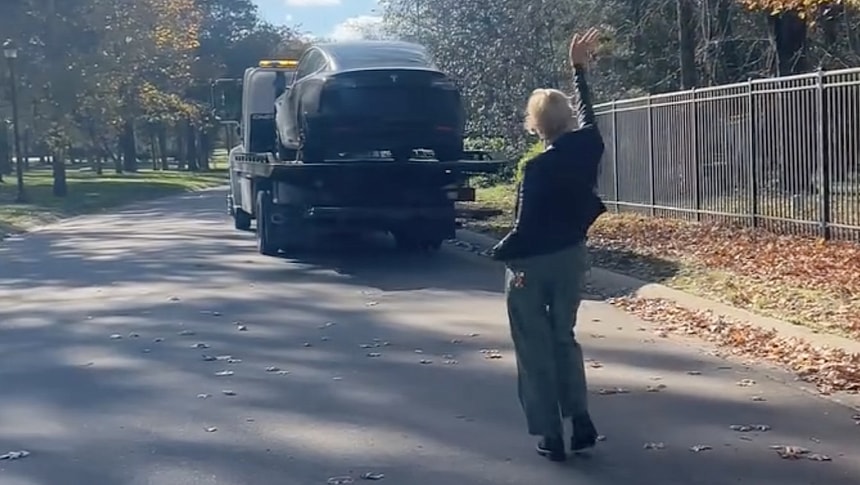 Sheryl Crow waves goodbye to her Tesla