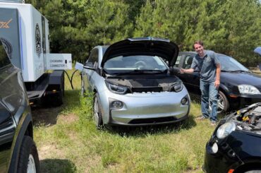 We Have To Jumpstart Our Dead Electric Car - Powering Low Voltage & High Voltage Batteries - BMW i3