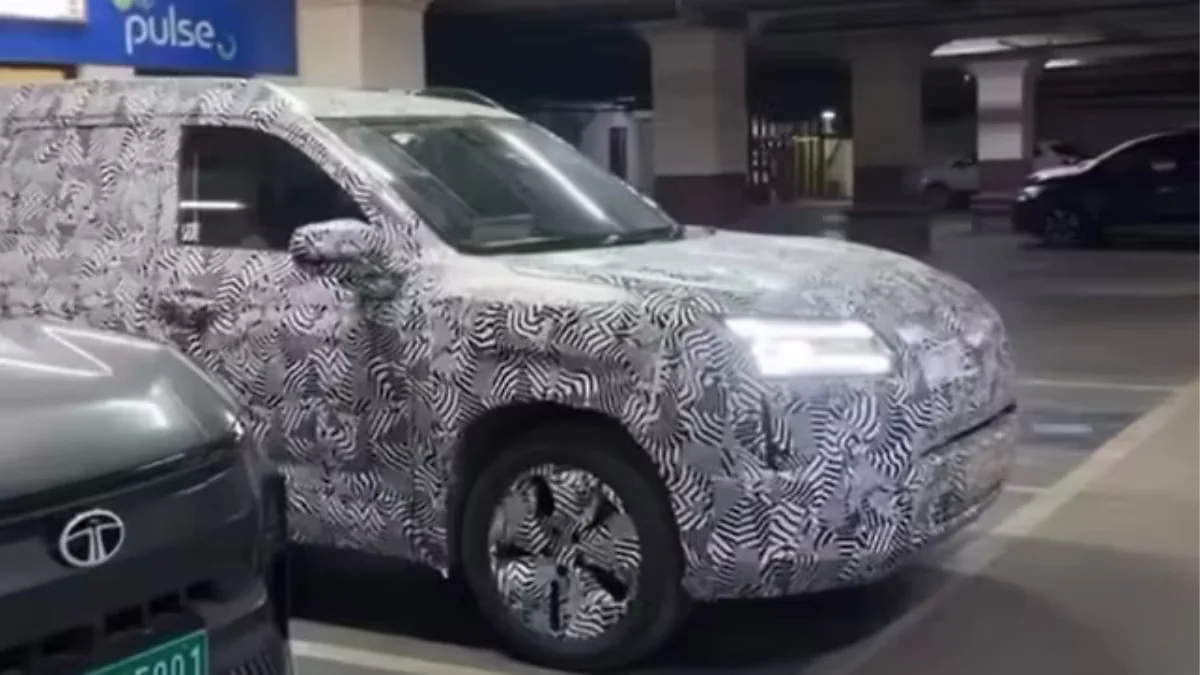 MG Starlight 560 Spied Charging