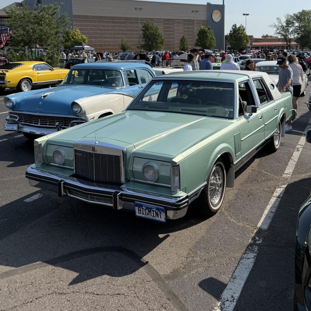 Lincoln Continental [3333x3333]