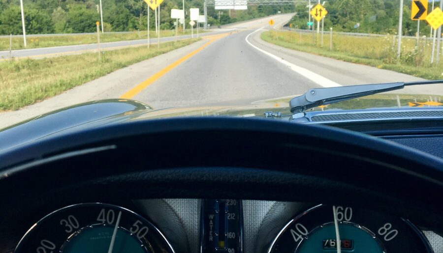 Piloting a Volvo 1800S [4032×3024]
