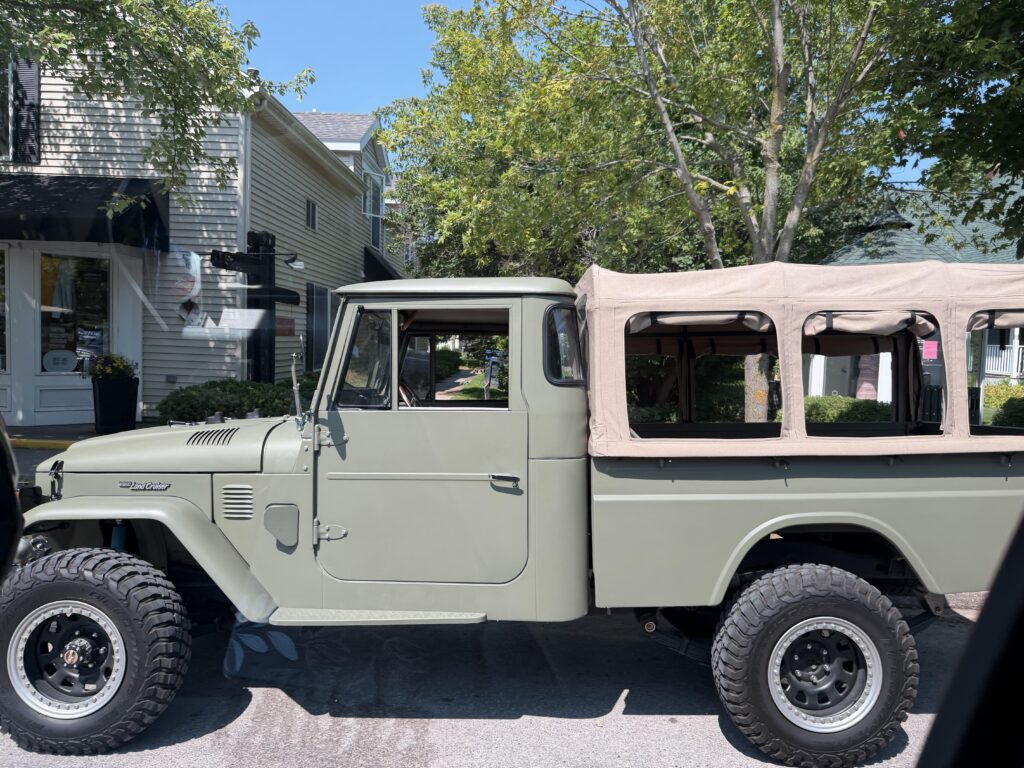 Seems very rare (in USA) [Toyota Land Cruiser]