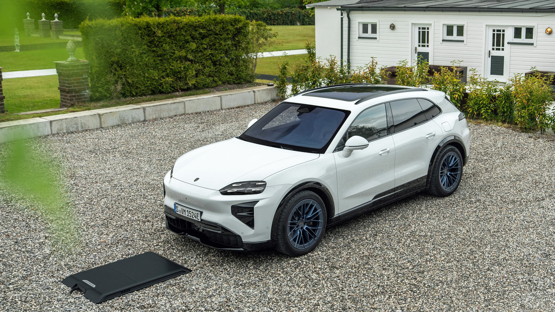 2027 Porsche Cayenne EV Wireless Charging