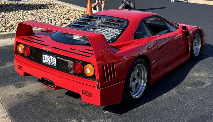 Ferrari F40 [2246×2246]