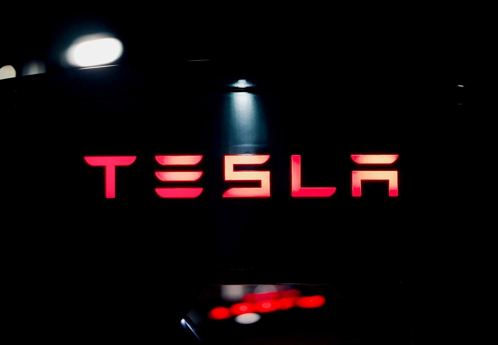 Tesla Patents ‘Thinking’ Active Rear Wing That Adjusts Mid-Corner – and Could Debut on the Next Roadster Tesla Patents ‘Thinking’ Active Rear Wing That Adjusts Mid-Corner - and Could Debut on the Next Roadster