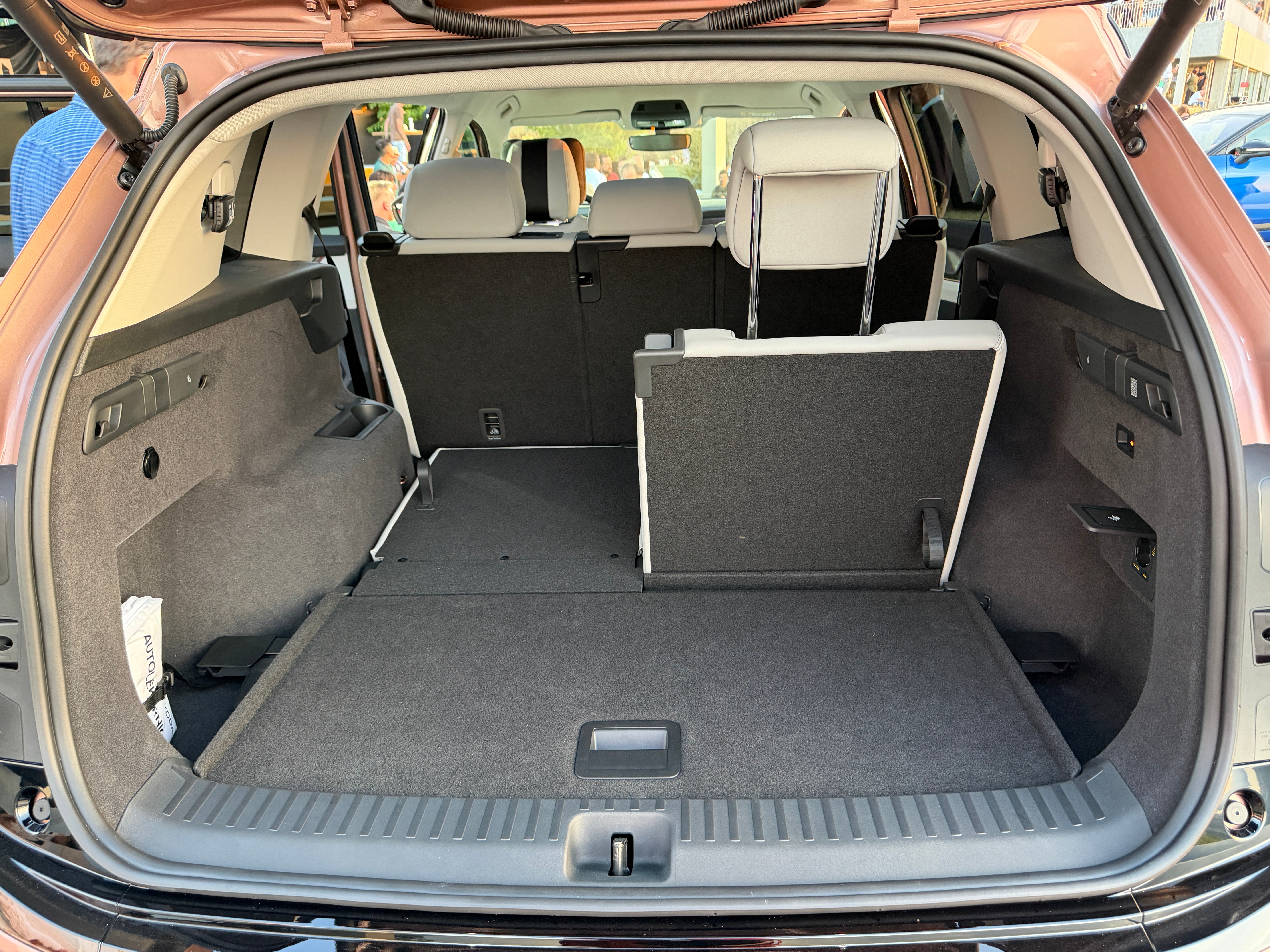 The Škoda Peaq gets a boot with 299 litres, 890 litres, or 2,075 litres with seven, five or two seats in place