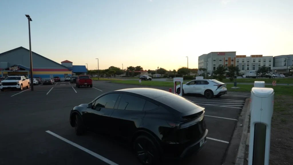 Man attempts 24 hour solo road trip from Miami to Virginia in his new Tesla using only self-driving with the aim of never touching the steering wheel