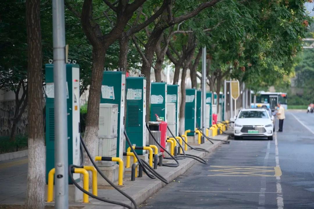 China is gradually phasing out sudsidies for new energy vehicles China is gradually phasing out sudsidies for new energy vehicles