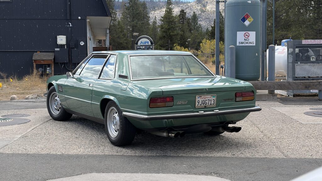 [Detomaso Longchamp] near Lake Tahoe, owner said 1 of 9 in the US, says it’s a 1974. Super nice guy! I had no idea DeTomaso made more cars other than the Pantera - EVSHIFT