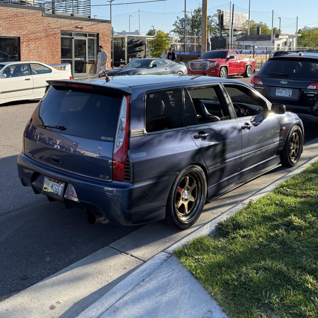 Mitsubishi Lancer Evolution Wagon [3256x3256]