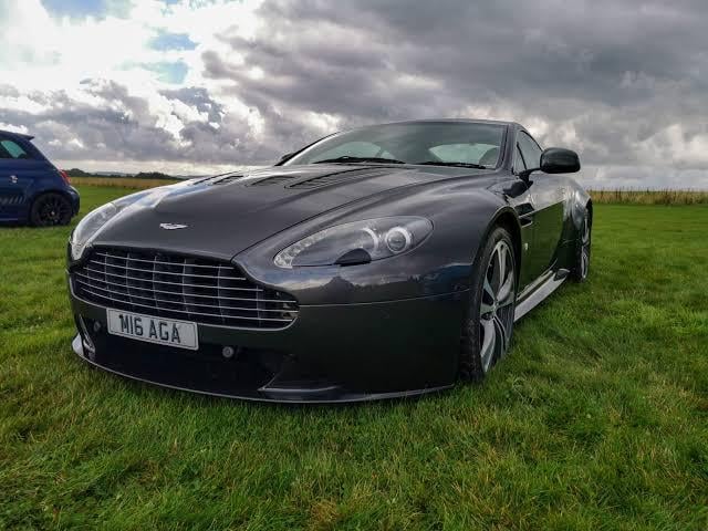 2010 v12 Aston Martin vantage [1536 × 1152]