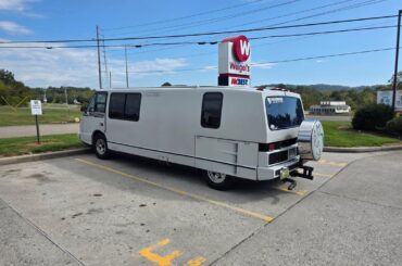 Came across this [1987 Vixen Turbo Diesel] at the gas station...